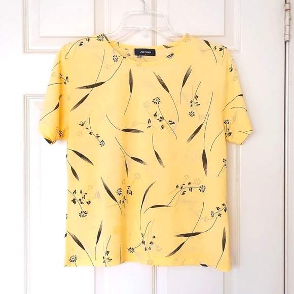 Lightweight Short Sleeve Blouse with floral design and sparkling. - Picture 1 of 3